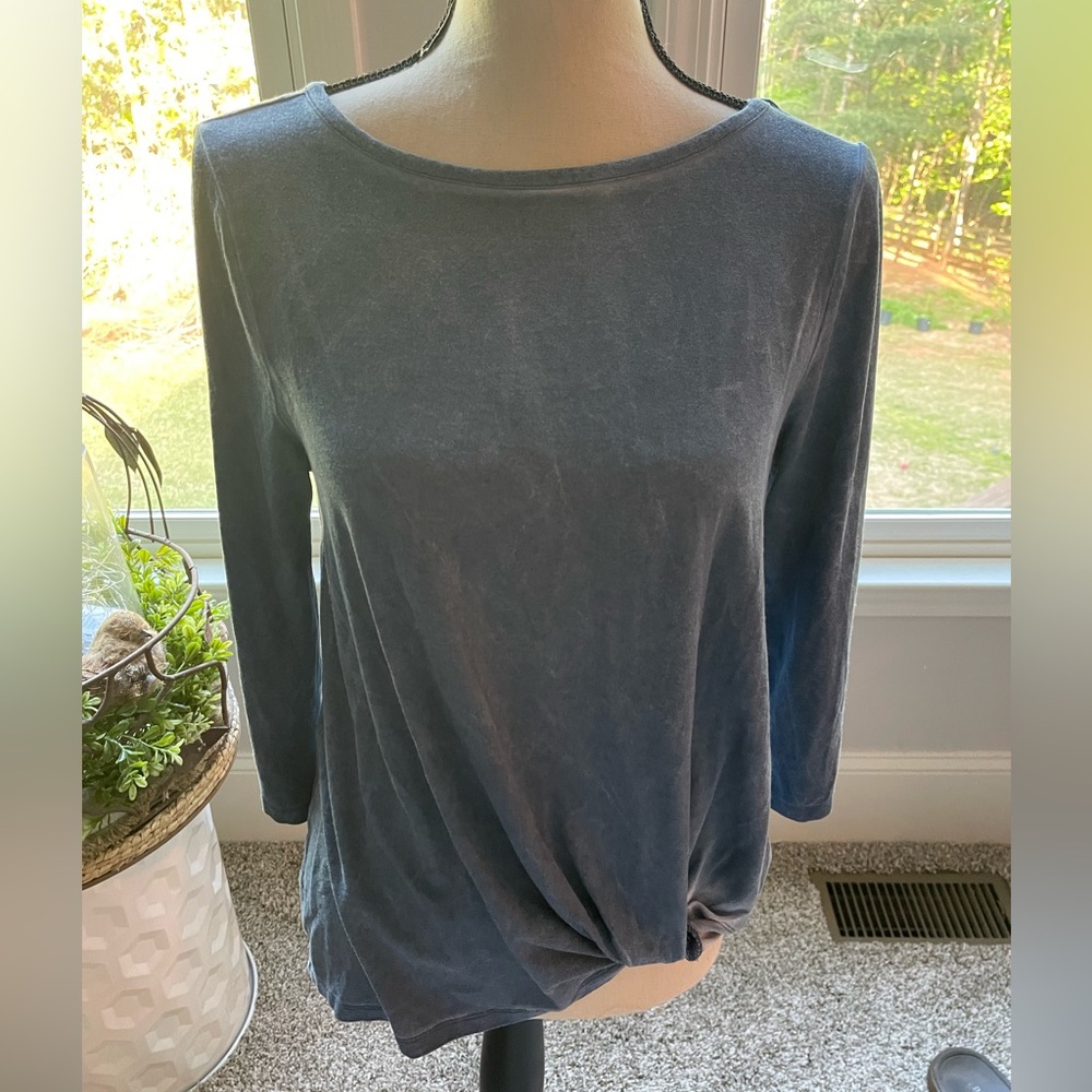 Cupio Woman’s Top in Sz S is NWOT